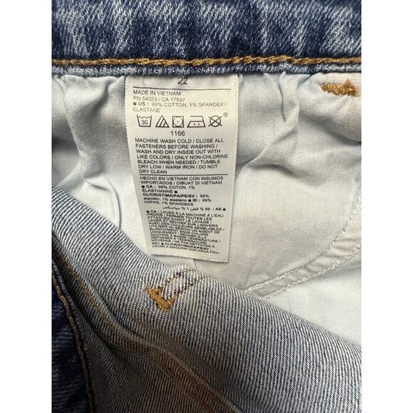 Old Navy Plus Distressed Mid-Rise‎ Boyfriend Medium Wash Shorts Size 22 - Picture 7 of 7